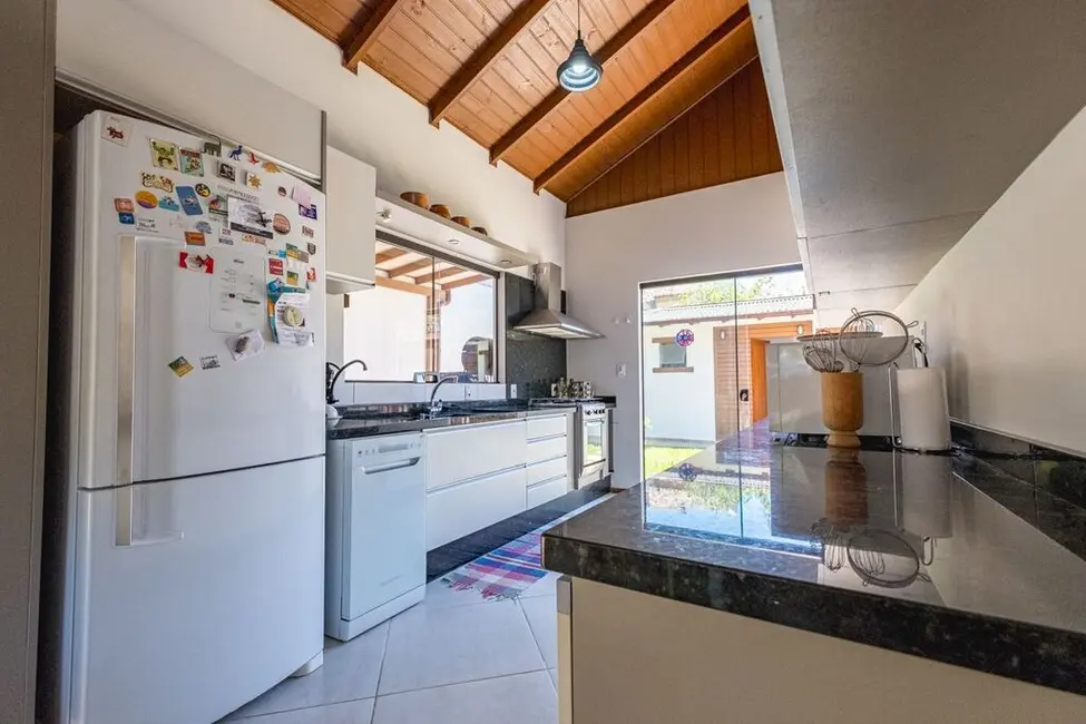 Foto 8 de Casa com 4 quartos à venda, 149m2 em Armação do Pântano do Sul, Florianopolis - SC