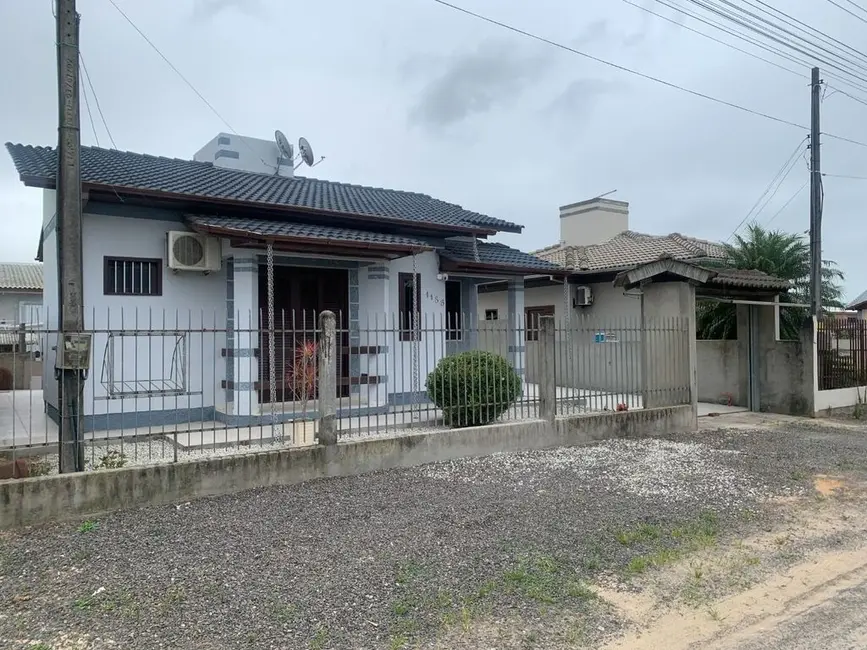 Foto 2 de Casa com 3 quartos à venda, 135m2 em Ararangua - SC