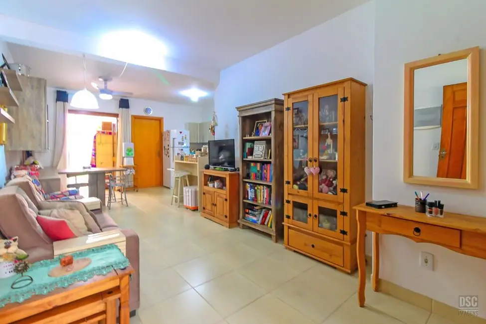 Casa com 2 quartos à venda, 64m2 em Hípica, Porto Alegre - RS - imagem 5 Foto 5 de Casa com 2 quartos à venda, 64m2 em Hípica, Porto Alegre - RS