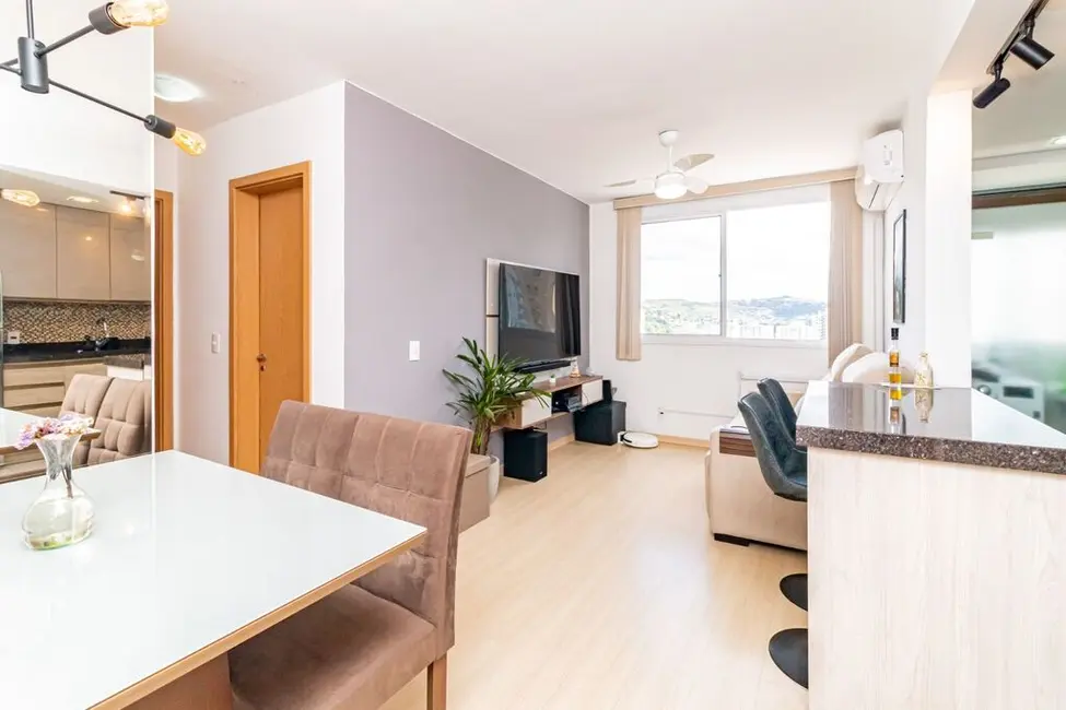 Foto 2 de Apartamento com 2 quartos à venda, 52m2 em Jardim Carvalho, Porto Alegre - RS