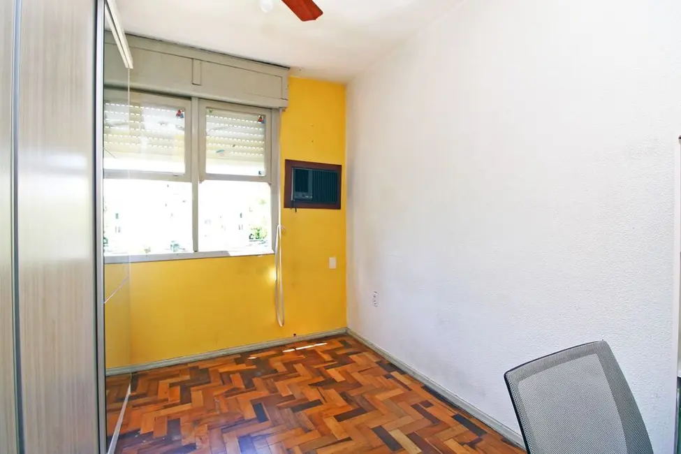 Apartamento com 4 quartos à venda, 77m2 em Passo da Areia, Porto Alegre - RS - imagem 7 Foto 7 de Apartamento com 4 quartos à venda, 77m2 em Passo da Areia, Porto Alegre - RS