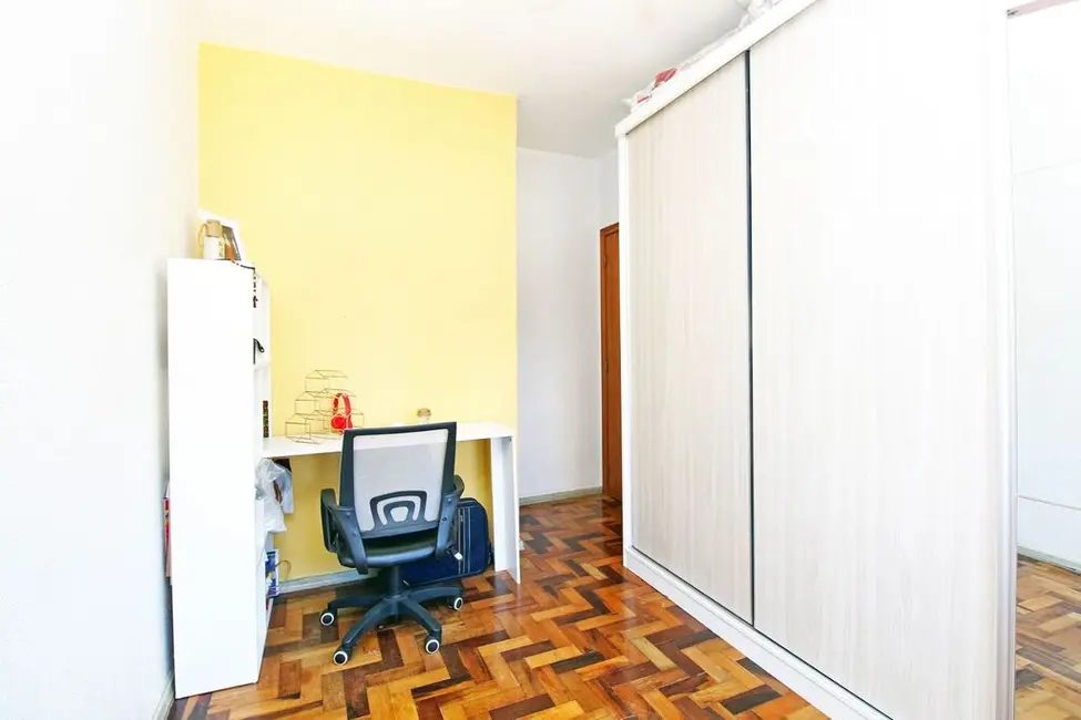 Apartamento com 4 quartos à venda, 77m2 em Passo da Areia, Porto Alegre - RS - imagem 8 Foto 8 de Apartamento com 4 quartos à venda, 77m2 em Passo da Areia, Porto Alegre - RS