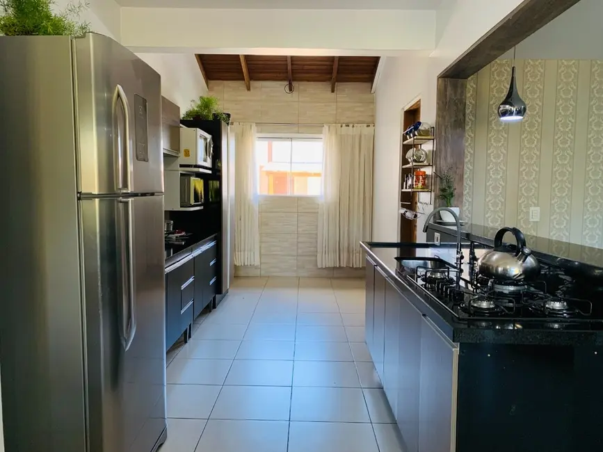 Casa de Condomínio com 3 quartos à venda, 180m2 em Passo das Pedras, Porto Alegre - RS - imagem 4 Foto 4 de Casa de Condomínio com 3 quartos à venda, 180m2 em Passo das Pedras, Porto Alegre - RS