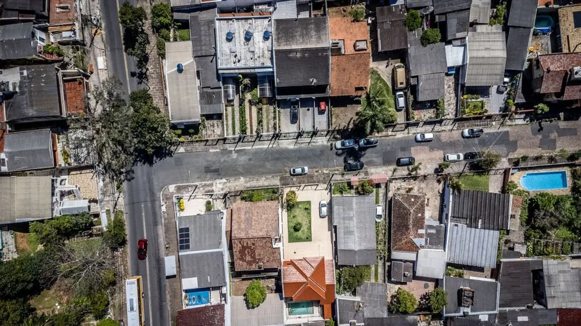 Casa com 2 quartos à venda, 100m2 em Jardim Itu, Porto Alegre - RS - imagem 3 Foto 3 de Casa com 2 quartos à venda, 100m2 em Jardim Itu, Porto Alegre - RS