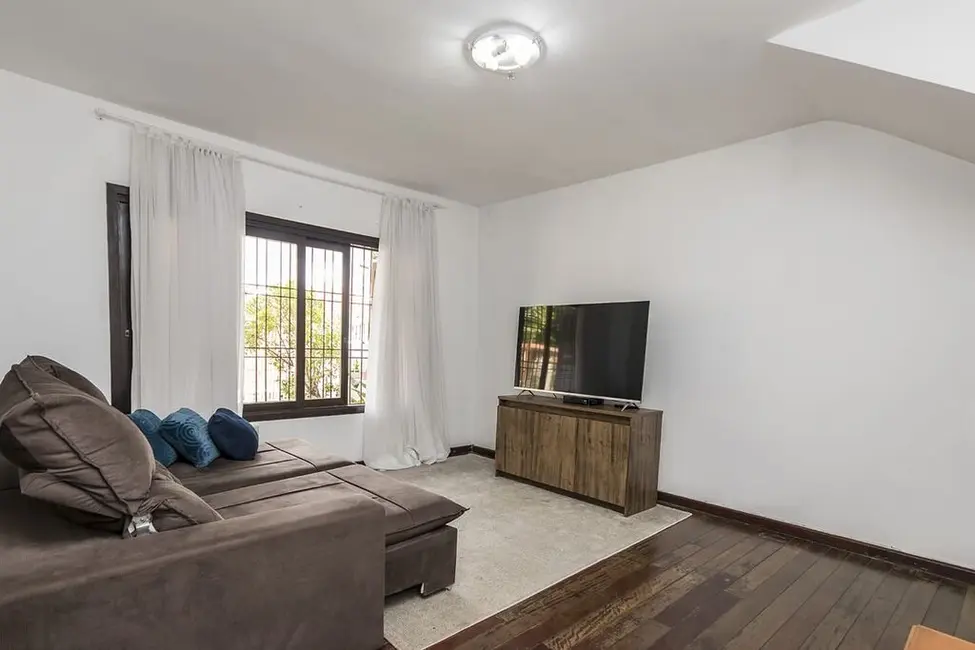 Casa com 4 quartos à venda, 363m2 em Jardim Itu, Porto Alegre - RS - imagem 3 Foto 3 de Casa com 4 quartos à venda, 363m2 em Jardim Itu, Porto Alegre - RS