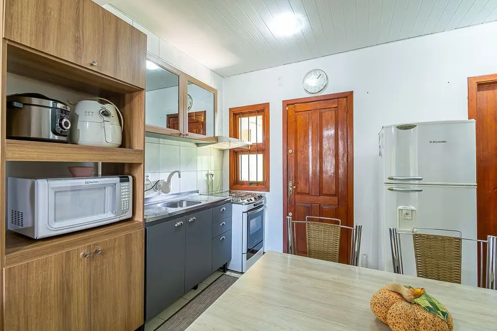 Casa com 2 quartos à venda, 41m2 em São José, Canoas - RS - imagem 5 Foto 5 de Casa com 2 quartos à venda, 41m2 em São José, Canoas - RS
