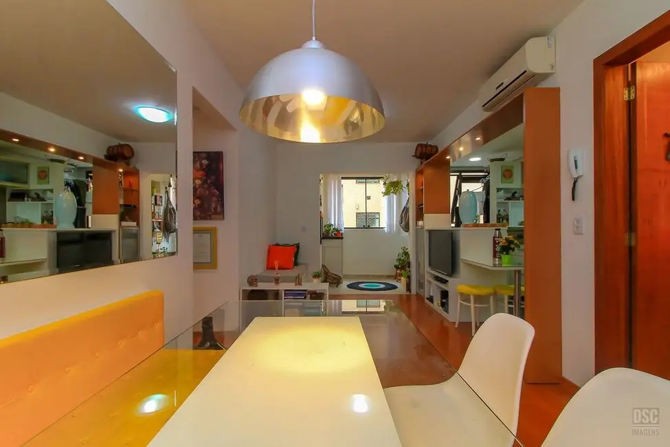 Foto 2 de Apartamento com 2 quartos à venda, 60m2 em Cristal, Porto Alegre - RS