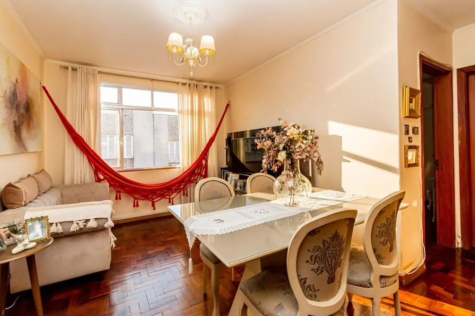 Foto 2 de Apartamento com 2 quartos à venda, 53m2 em Medianeira, Porto Alegre - RS