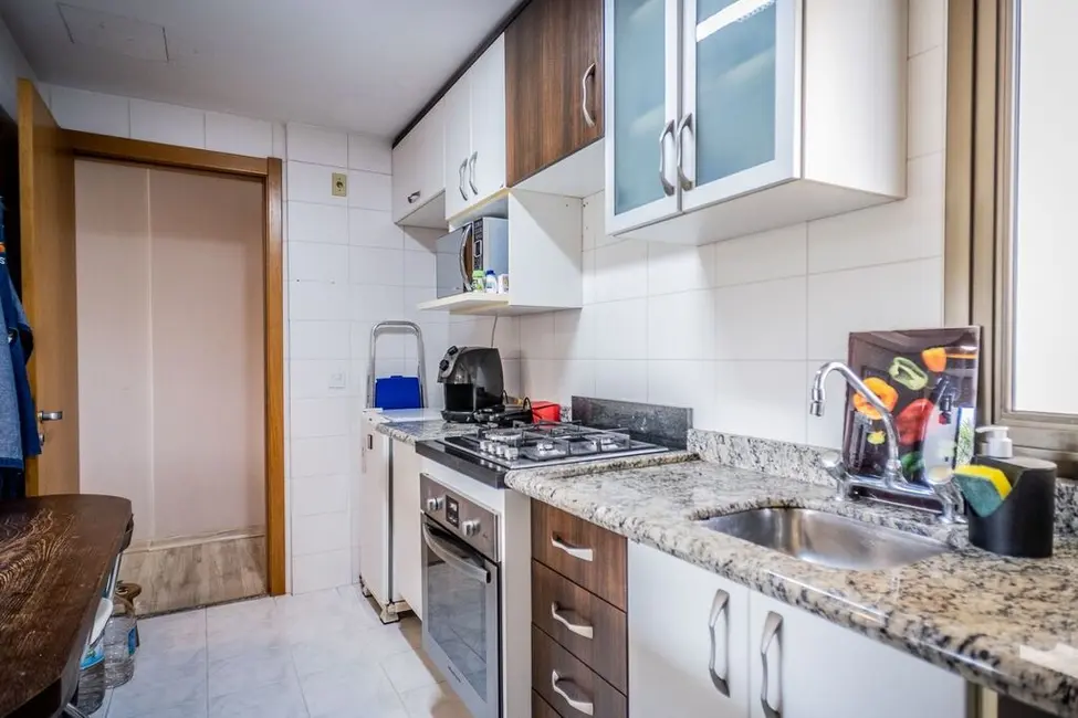 Apartamento com 3 quartos à venda, 90m2 em Passo da Areia, Porto Alegre - RS - imagem 7 Foto 7 de Apartamento com 3 quartos à venda, 90m2 em Passo da Areia, Porto Alegre - RS