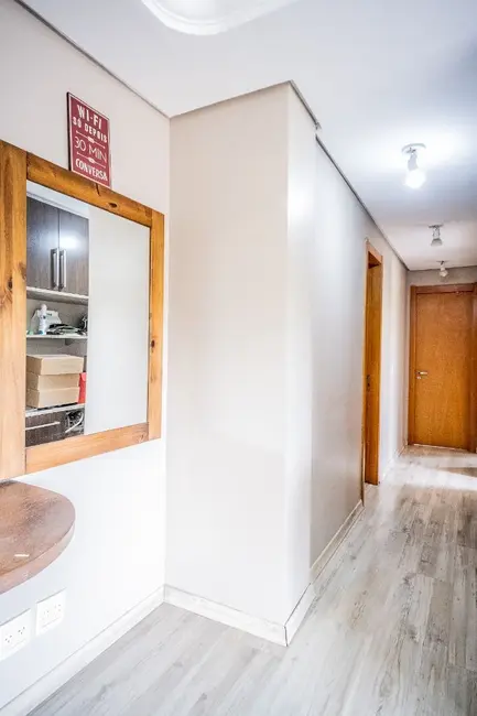 Apartamento com 3 quartos à venda, 90m2 em Passo da Areia, Porto Alegre - RS - imagem 9 Foto 9 de Apartamento com 3 quartos à venda, 90m2 em Passo da Areia, Porto Alegre - RS