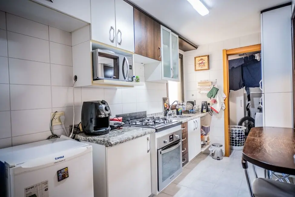 Apartamento com 3 quartos à venda, 90m2 em Passo da Areia, Porto Alegre - RS - imagem 6 Foto 6 de Apartamento com 3 quartos à venda, 90m2 em Passo da Areia, Porto Alegre - RS