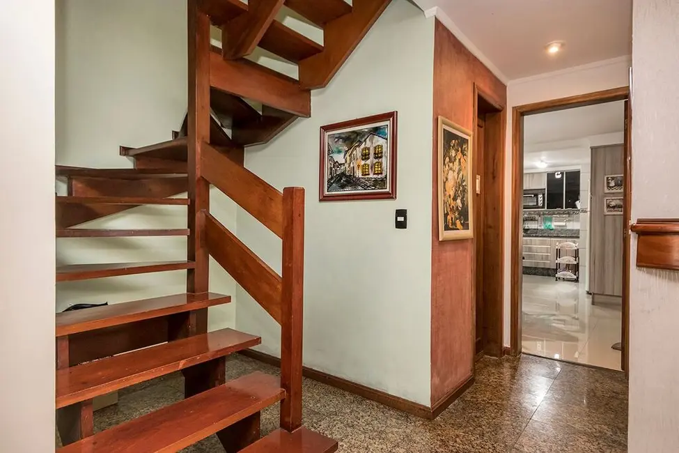 Casa com 5 quartos à venda, 381m2 em Jardim Lindóia, Porto Alegre - RS - imagem 4 Foto 4 de Casa com 5 quartos à venda, 381m2 em Jardim Lindóia, Porto Alegre - RS