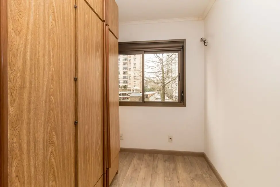 Apartamento com 3 quartos à venda, 76m2 em Passo da Areia, Porto Alegre - RS - imagem 5 Foto 5 de Apartamento com 3 quartos à venda, 76m2 em Passo da Areia, Porto Alegre - RS