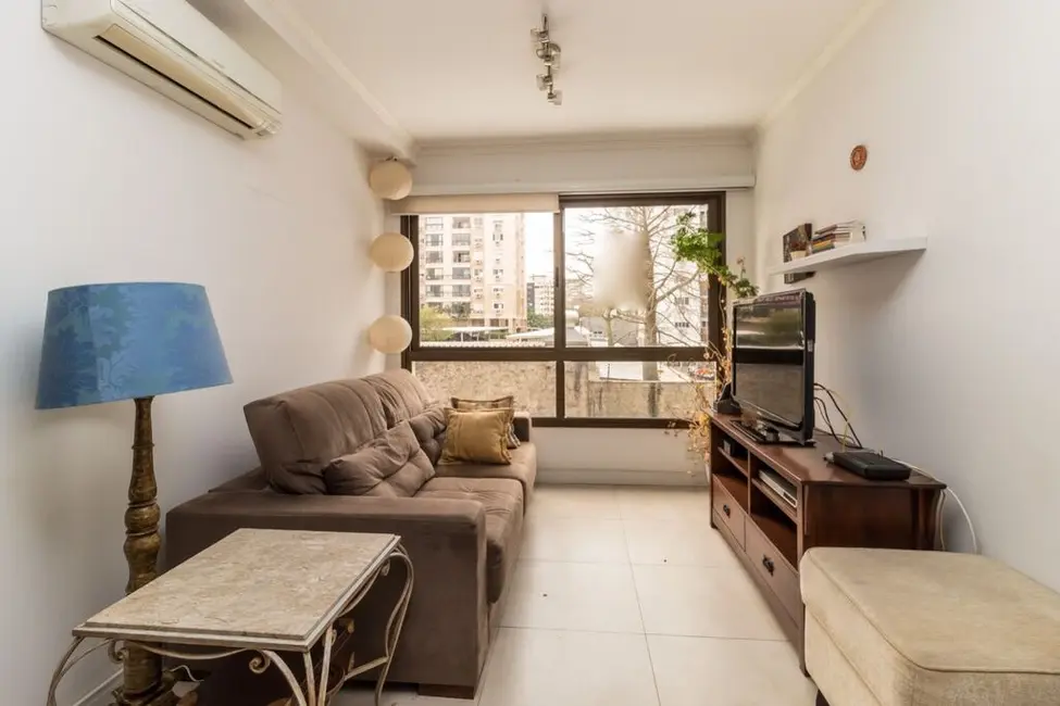 Foto 2 de Apartamento com 3 quartos à venda, 76m2 em Passo da Areia, Porto Alegre - RS