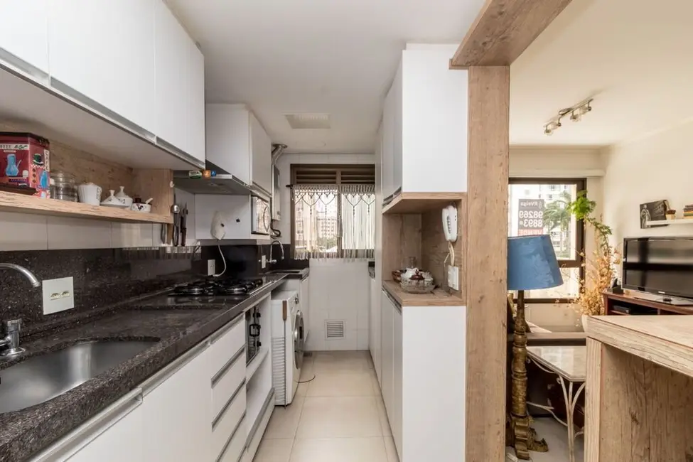 Apartamento com 3 quartos à venda, 76m2 em Passo da Areia, Porto Alegre - RS - imagem 3 Foto 3 de Apartamento com 3 quartos à venda, 76m2 em Passo da Areia, Porto Alegre - RS