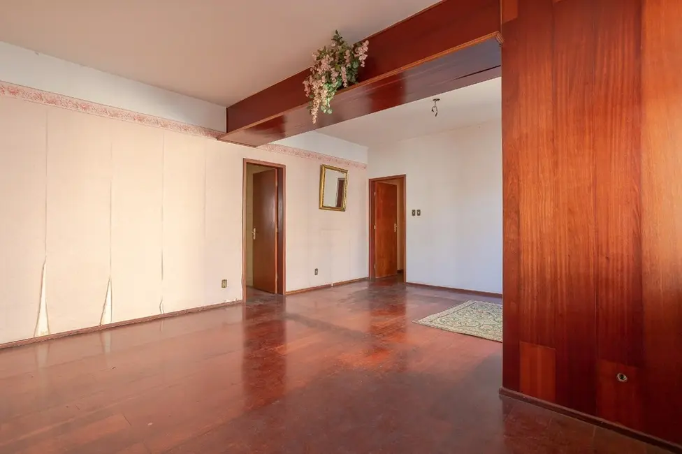 Apartamento com 3 quartos à venda, 141m2 em Centro Histórico, Porto Alegre - RS - imagem 8 Foto 8 de Apartamento com 3 quartos à venda, 141m2 em Centro Histórico, Porto Alegre - RS