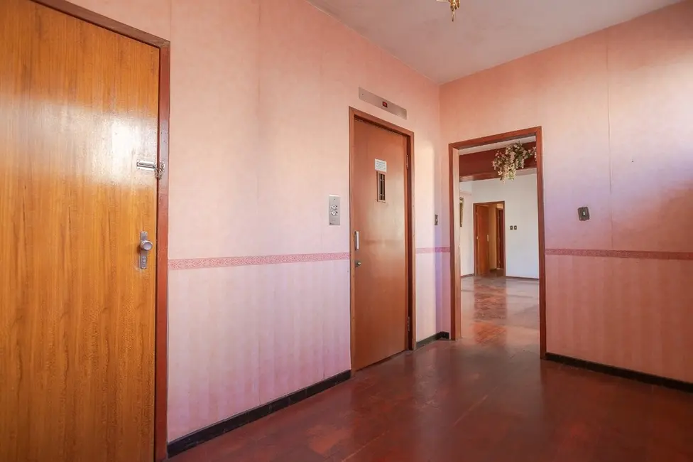 Apartamento com 3 quartos à venda, 141m2 em Centro Histórico, Porto Alegre - RS - imagem 3 Foto 3 de Apartamento com 3 quartos à venda, 141m2 em Centro Histórico, Porto Alegre - RS