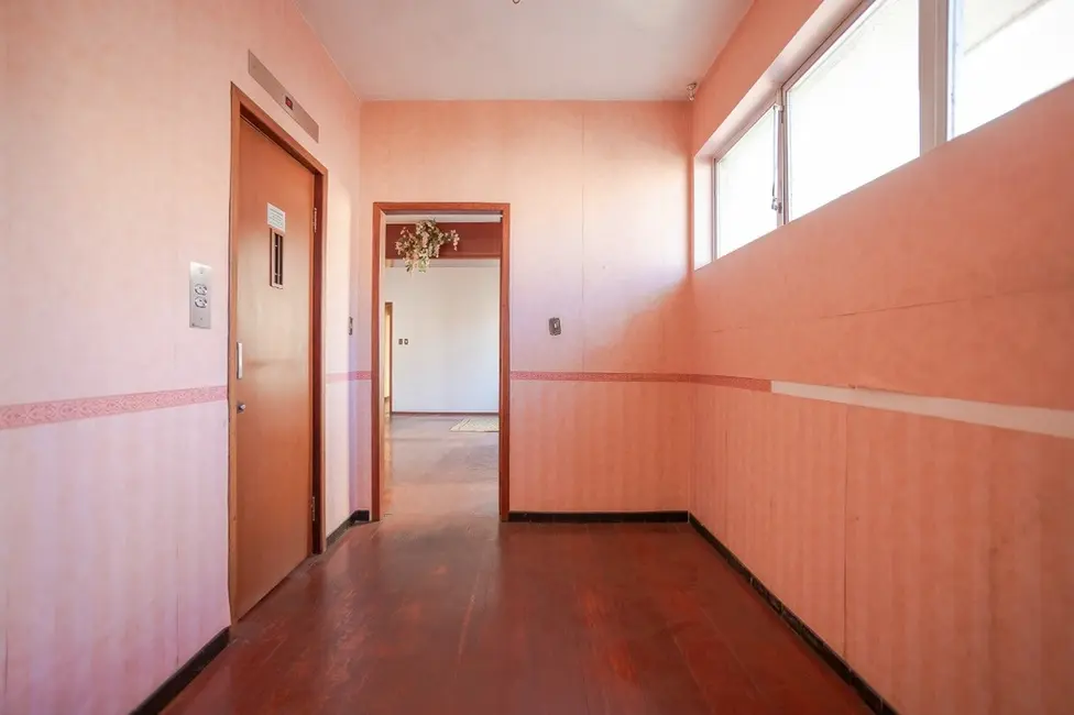 Apartamento com 3 quartos à venda, 141m2 em Centro Histórico, Porto Alegre - RS - imagem 4 Foto 4 de Apartamento com 3 quartos à venda, 141m2 em Centro Histórico, Porto Alegre - RS