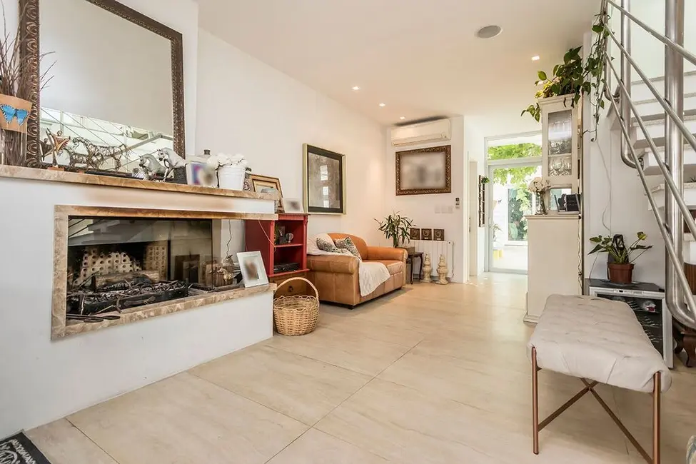 Casa com 3 quartos à venda, 300m2 em Jardim Lindóia, Porto Alegre - RS - imagem 5 Foto 5 de Casa com 3 quartos à venda, 300m2 em Jardim Lindóia, Porto Alegre - RS