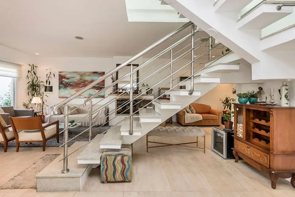 Casa com 3 quartos à venda, 300m2 em Jardim Lindóia, Porto Alegre - RS - imagem 4 Foto 4 de Casa com 3 quartos à venda, 300m2 em Jardim Lindóia, Porto Alegre - RS