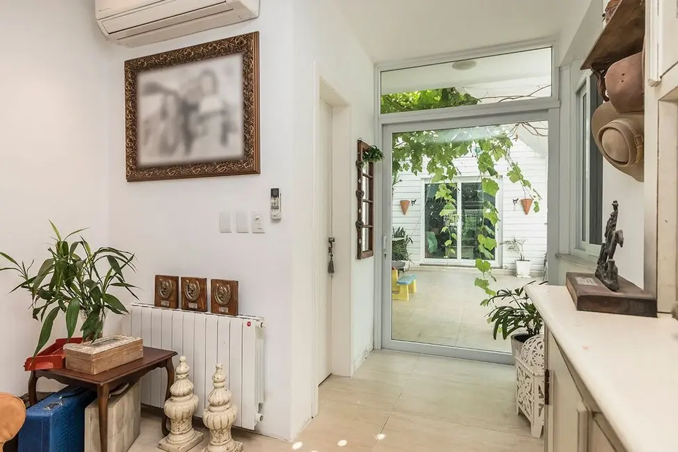 Casa com 3 quartos à venda, 300m2 em Jardim Lindóia, Porto Alegre - RS - imagem 6 Foto 6 de Casa com 3 quartos à venda, 300m2 em Jardim Lindóia, Porto Alegre - RS