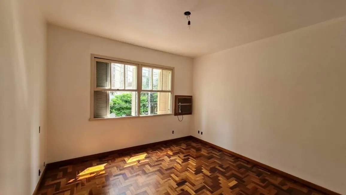 Foto 4 de Apartamento com 2 quartos à venda, 72m2 em Passo da Areia, Porto Alegre - RS