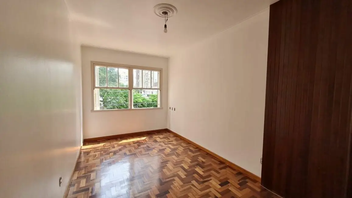 Foto 2 de Apartamento com 2 quartos à venda, 72m2 em Passo da Areia, Porto Alegre - RS