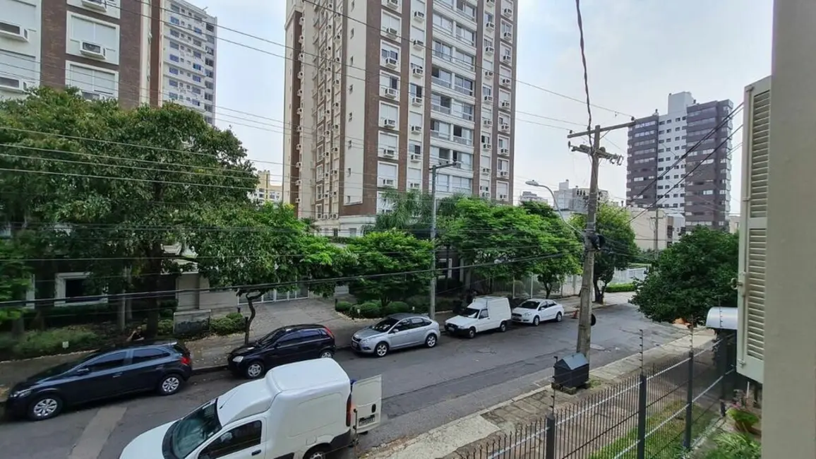 Foto 7 de Apartamento com 2 quartos à venda, 72m2 em Passo da Areia, Porto Alegre - RS