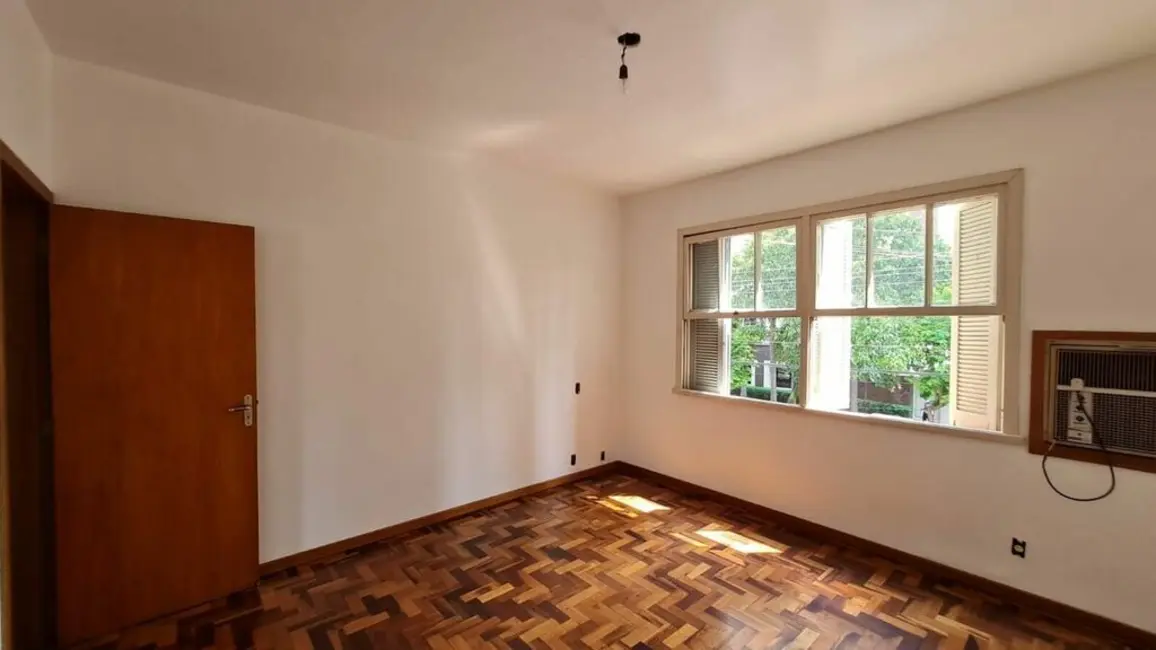 Foto 5 de Apartamento com 2 quartos à venda, 72m2 em Passo da Areia, Porto Alegre - RS