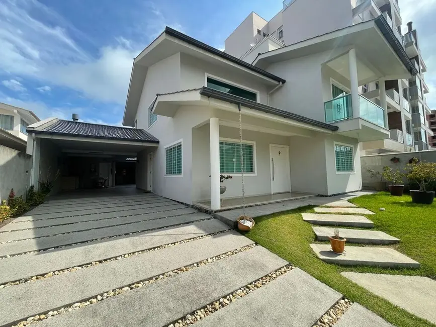 Foto 1 de Casa com 4 quartos à venda, 232m2 em Governador Celso Ramos - SC