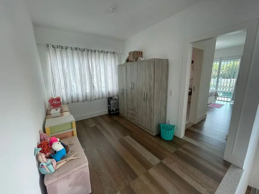 Foto 9 de Casa com 4 quartos à venda, 232m2 em Governador Celso Ramos - SC