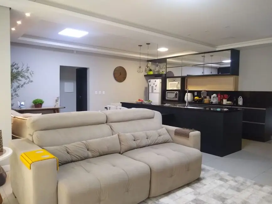 Casa com 3 quartos à venda, 156m2 em Coloninha, Ararangua - SC - imagem 4 Foto 4 de Casa com 3 quartos à venda, 156m2 em Coloninha, Ararangua - SC