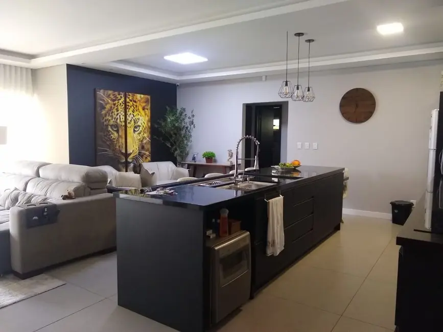 Casa com 3 quartos à venda, 156m2 em Coloninha, Ararangua - SC - imagem 5 Foto 5 de Casa com 3 quartos à venda, 156m2 em Coloninha, Ararangua - SC