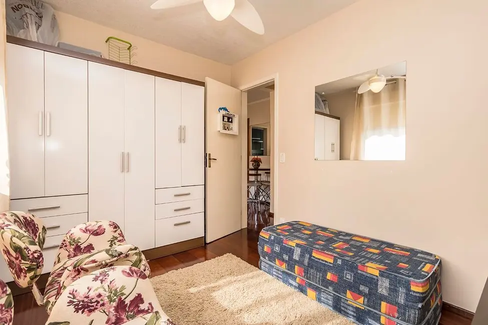 Apartamento com 2 quartos à venda, 52m2 em Santo Antônio, Porto Alegre - RS - imagem 6 Foto 6 de Apartamento com 2 quartos à venda, 52m2 em Santo Antônio, Porto Alegre - RS