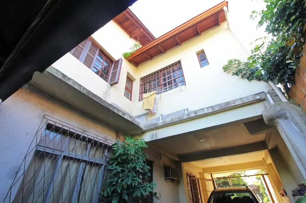 Casa com 4 quartos à venda, 300m2 em Glória, Porto Alegre - RS - imagem 9 Foto 9 de Casa com 4 quartos à venda, 300m2 em Glória, Porto Alegre - RS