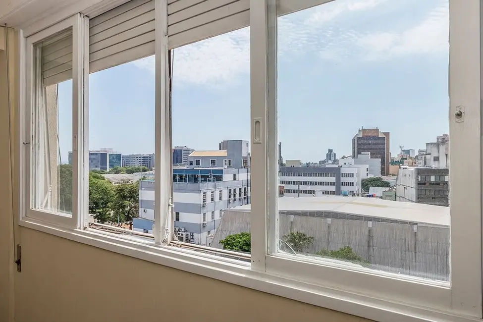 Apartamento com 3 quartos à venda, 104m2 em Centro Histórico, Porto Alegre - RS - imagem 5 Foto 5 de Apartamento com 3 quartos à venda, 104m2 em Centro Histórico, Porto Alegre - RS