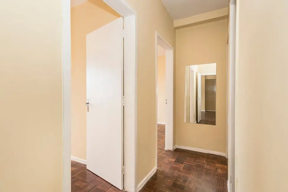 Apartamento com 3 quartos à venda, 104m2 em Centro Histórico, Porto Alegre - RS - imagem 7 Foto 7 de Apartamento com 3 quartos à venda, 104m2 em Centro Histórico, Porto Alegre - RS