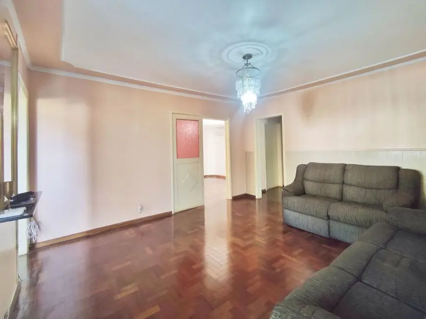 Casa com 4 quartos à venda, 256m2 em Glória, Porto Alegre - RS - imagem 3 Foto 3 de Casa com 4 quartos à venda, 256m2 em Glória, Porto Alegre - RS