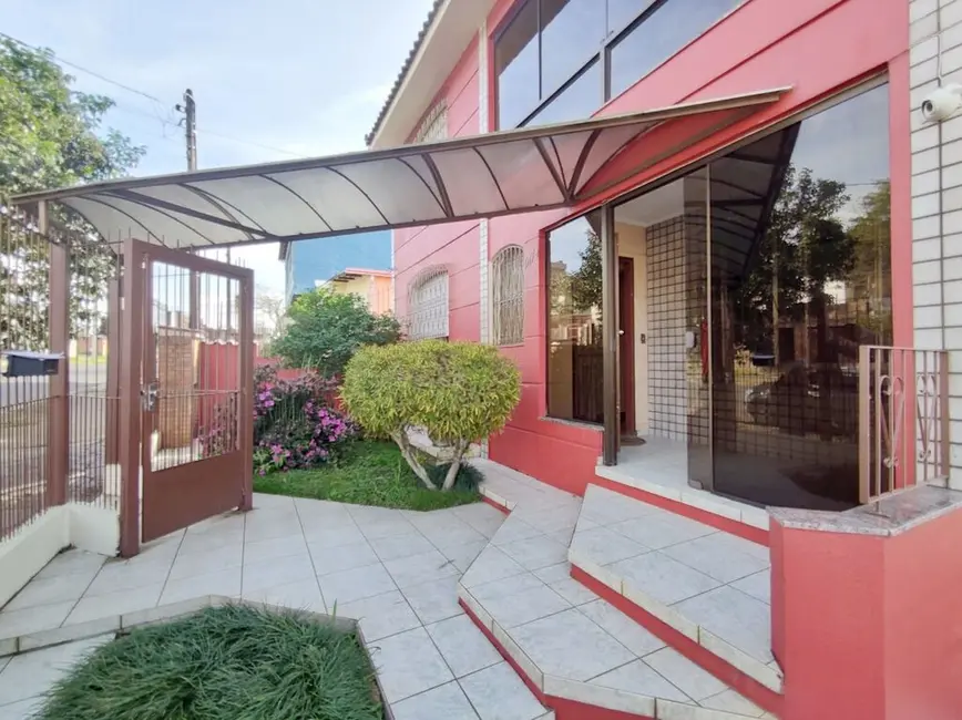 Casa com 4 quartos à venda, 256m2 em Glória, Porto Alegre - RS - imagem 2 Foto 2 de Casa com 4 quartos à venda, 256m2 em Glória, Porto Alegre - RS