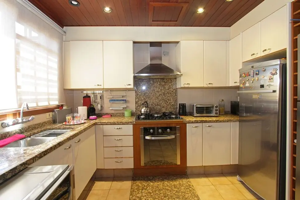 Foto 9 de Casa com 3 quartos à venda, 355m2 em Santo Antônio, Porto Alegre - RS