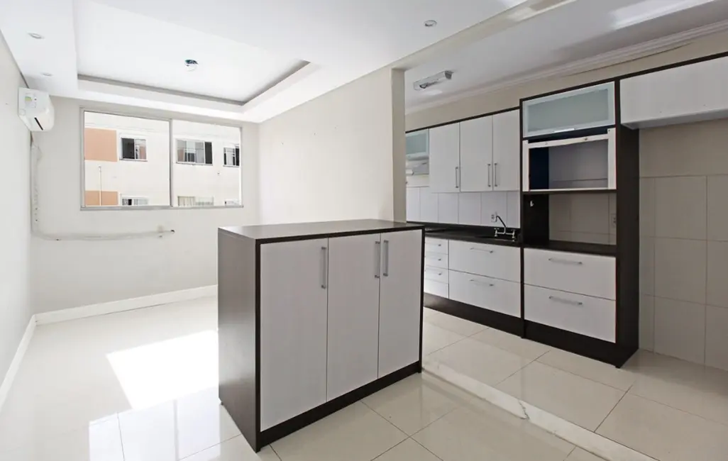 Foto 3 de Apartamento com 2 quartos à venda, 83m2 em Jardim Itu, Porto Alegre - RS