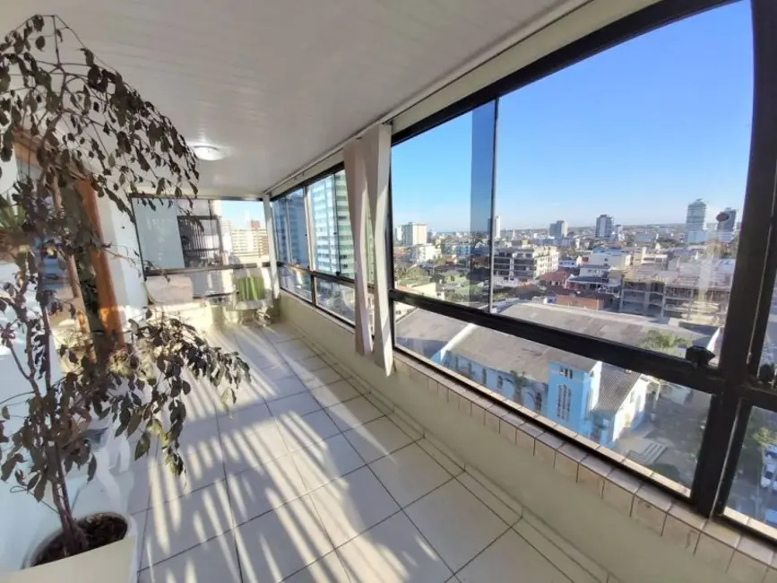 Apartamento com 3 quartos à venda, 148m2 em Centro, Tramandai - RS - imagem 3 Foto 3 de Apartamento com 3 quartos à venda, 148m2 em Centro, Tramandai - RS