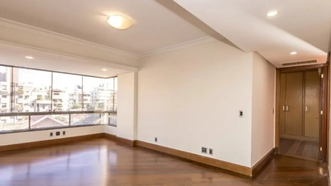 Apartamento com 4 quartos à venda, 283m2 em Bela Vista, Porto Alegre - RS - imagem 9 Foto 9 de Apartamento com 4 quartos à venda, 283m2 em Bela Vista, Porto Alegre - RS