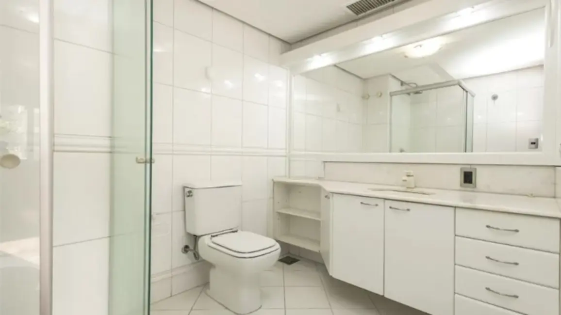 Apartamento com 4 quartos à venda, 283m2 em Bela Vista, Porto Alegre - RS - imagem 8 Foto 8 de Apartamento com 4 quartos à venda, 283m2 em Bela Vista, Porto Alegre - RS