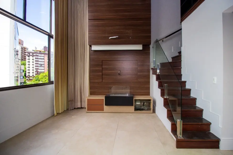 Apartamento com 1 quarto à venda, 67m2 em Moinhos de Vento, Porto Alegre - RS - imagem 3 Foto 3 de Apartamento com 1 quarto à venda, 67m2 em Moinhos de Vento, Porto Alegre - RS