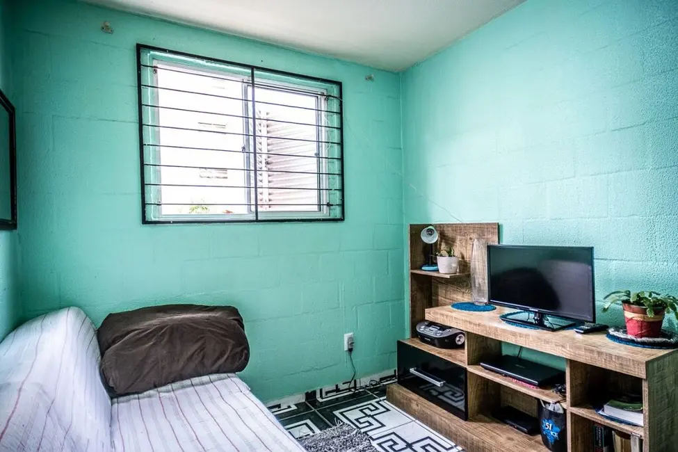 Foto 3 de Apartamento com 2 quartos à venda, 38m2 em Rubem Berta, Porto Alegre - RS