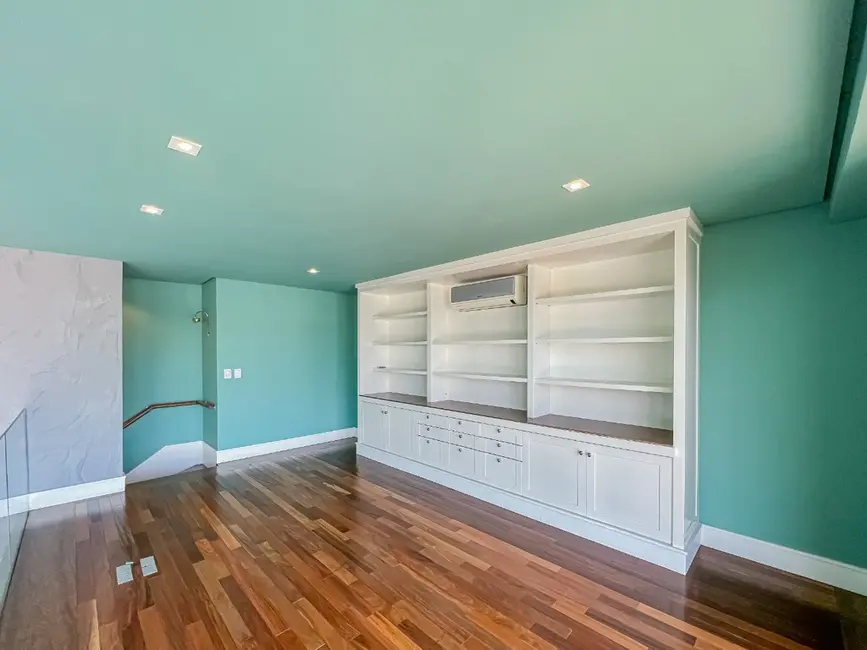 Apartamento com 3 quartos à venda, 172m2 em Moinhos de Vento, Porto Alegre - RS - imagem 7 Foto 7 de Apartamento com 3 quartos à venda, 172m2 em Moinhos de Vento, Porto Alegre - RS