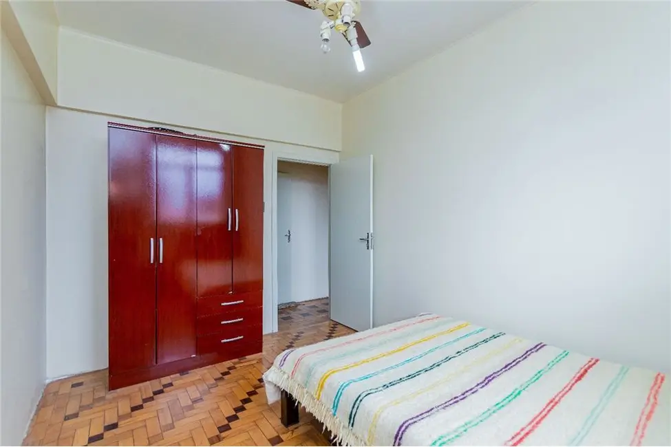 Apartamento com 3 quartos à venda, 93m2 em Centro Histórico, Porto Alegre - RS - imagem 5 Foto 5 de Apartamento com 3 quartos à venda, 93m2 em Centro Histórico, Porto Alegre - RS