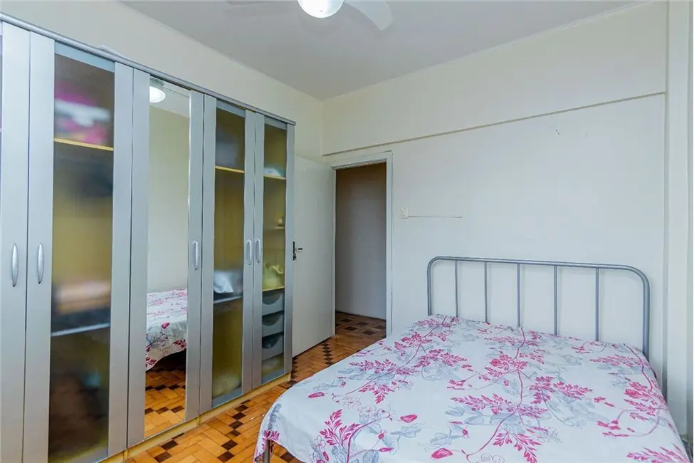 Apartamento com 3 quartos à venda, 93m2 em Centro Histórico, Porto Alegre - RS - imagem 8 Foto 8 de Apartamento com 3 quartos à venda, 93m2 em Centro Histórico, Porto Alegre - RS