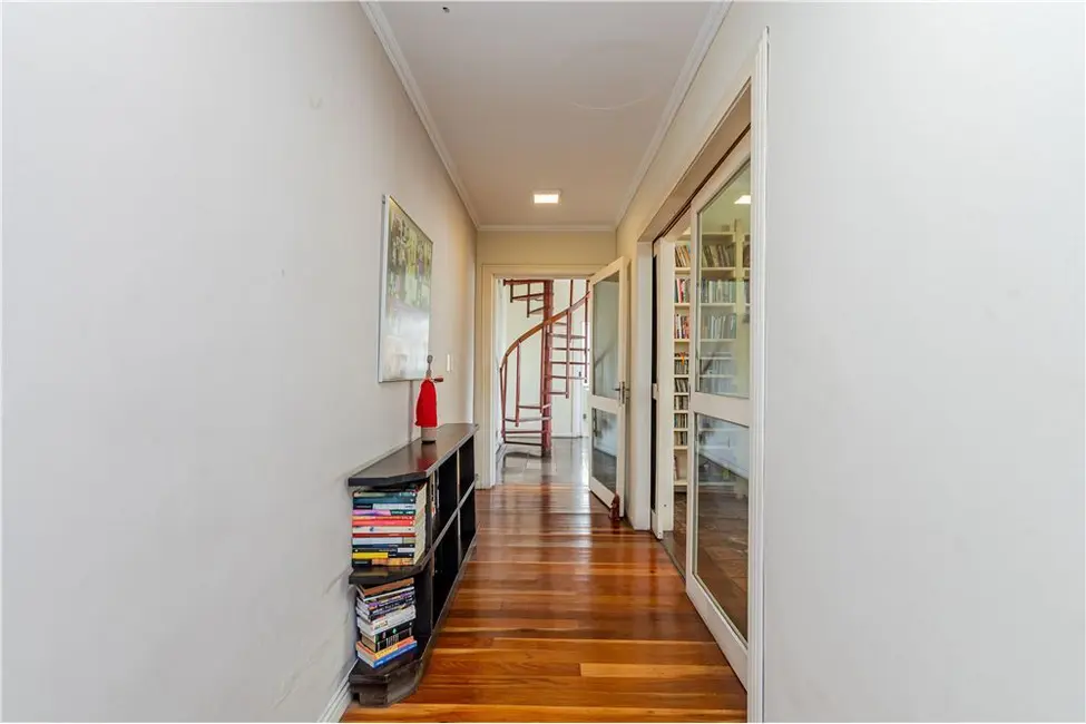 Casa com 4 quartos à venda, 360m2 em Menino Deus, Porto Alegre - RS - imagem 6 Foto 6 de Casa com 4 quartos à venda, 360m2 em Menino Deus, Porto Alegre - RS